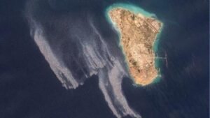 iran-running-out-of-oil-storage-space-capacity-kharg-island-oil-spill-seen-satellite-images-maritime-084323746-16x9_0