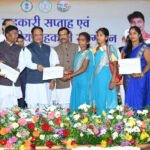 मुख्यमंत्री साय ने जशपुर के वन धन विकास केंद्र पंचक्की की महिला स्व-सहायता समूह को किया सम्मानित