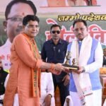 राजस्व मंत्री टंकराम वर्मा के नवीन शासकीय आवास के गृह प्रवेश कार्यक्रम में शामिल हुए मुख्यमंत्री साय