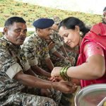 अबूझमाड़ में बदला हवाओं का रुख.. हिंसा छोड़ मुख्यधारा में लौटीं बहनों ने DRG जवानों की कलाई पर बांधी राखी, दिया शांति और विश्वास का संदेश