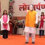 छात्रों ने प्रधानमंत्री श्री नरेन्द्र मोदी के 25 वर्षों की सेवा यात्रा का किया मंचन