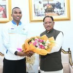 मुख्यमंत्री साय से एशियन गेम्स के कांस्य पदक विजेता एथलीट अनिमेष कुजूर ने की सौजन्य मुलाकात